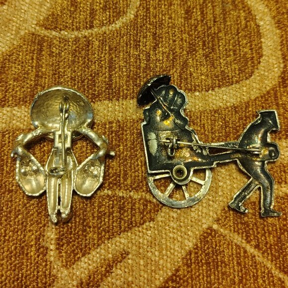 Vtg Set of 2 Asian Unsigned 50s 60s Detailed Brooches Damascene Ricksaw - Picture 4 of 5